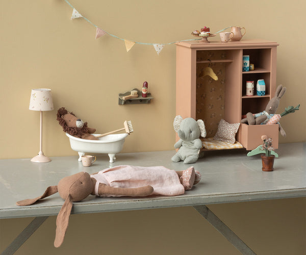 Lámpara de pie pequeña - empolvado